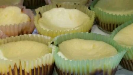 Keto Cheesecake Cupcakes